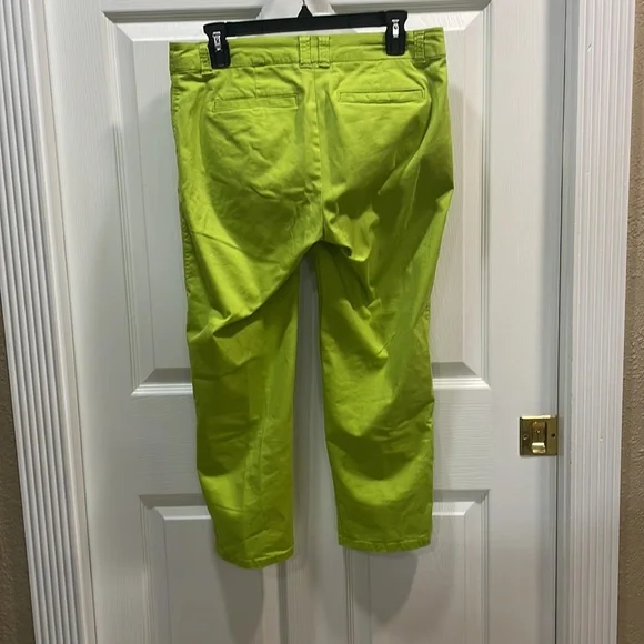 Lime, green Capri pants with front pockets - Picture 2 of 3